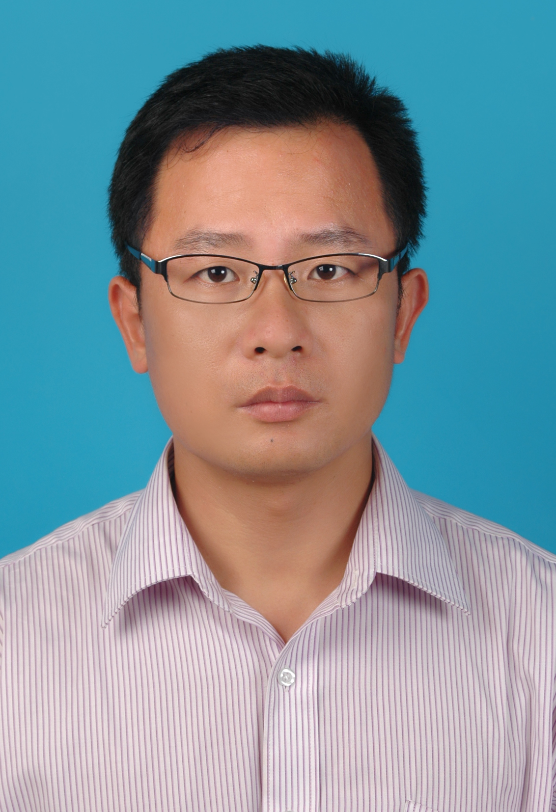 董华军1.jpg